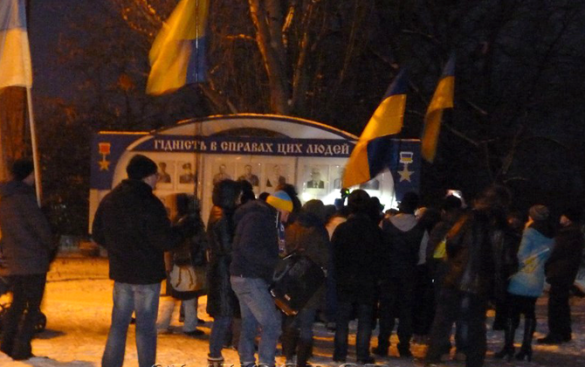 В Славянске проплаченные предатели чествовали убийц мирных жителей | Русская весна