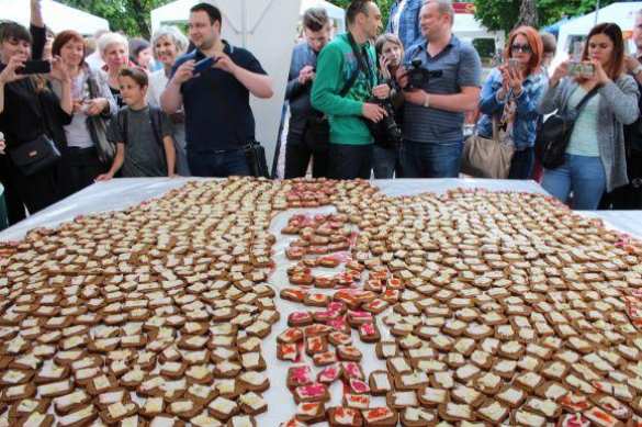 Перемога: на Украине бутербродами с салом выложили карту области (ФОТО) | Русская весна