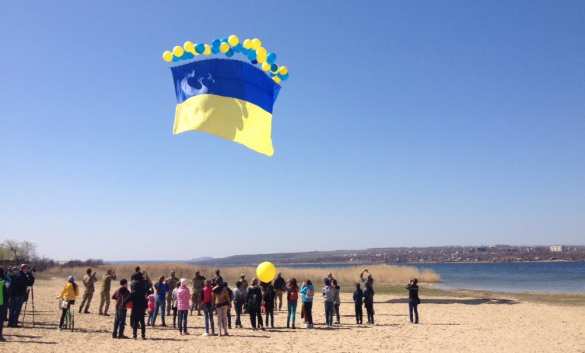 Потомки древних шумеров запустили флаг Украины в сторону Горловки (ФОТО, ВИДЕО) | Русская весна