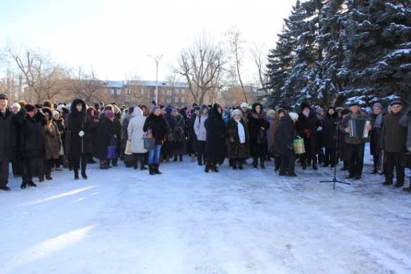 Жители Алчевска присоединились к песенному флешмобу, исполнив «Я люблю тебя, жизнь» (ФОТО, ВИДЕО) | Русская весна