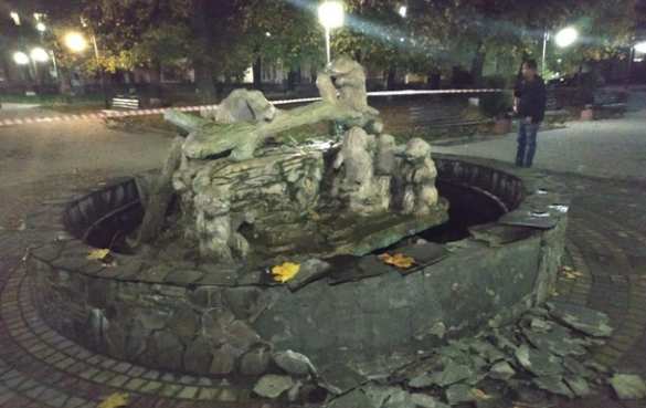 Под Львовом подорвали фонтан гранатой (ФОТО) | Русская весна