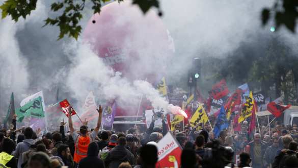 Бунт в Париже: французы дерутся с полицией и громят витрины из-за реформы трудового законодательства (ВИДЕО) | Русская весна