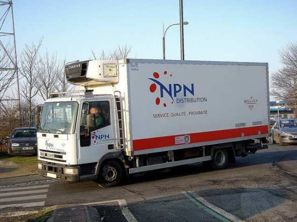 Водители грузовиков опасаются ехать через французский Кале из-за инцидентов с беженцами (ВИДЕО) | Русская весна