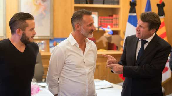 Герой на мотороллере — в Ницце чествуют француза, пытавшегося остановить террориста (ФОТО) | Русская весна