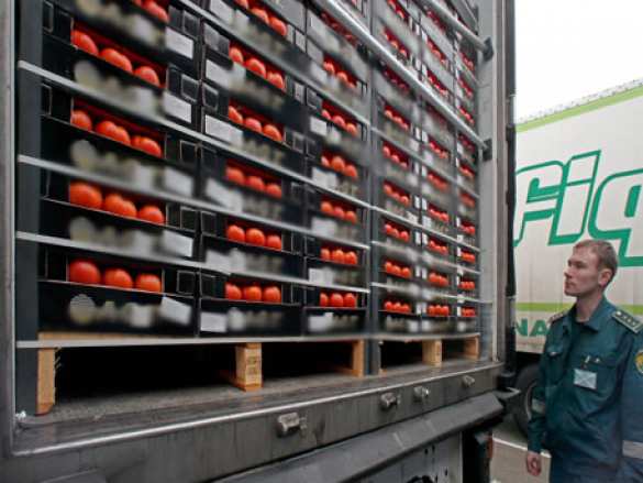 Водитель фургона с санкционными помидорами угнал его после задержания | Русская весна