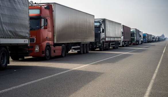 Украинские дальнобойщики требуют возобновить транзит из России | Русская весна