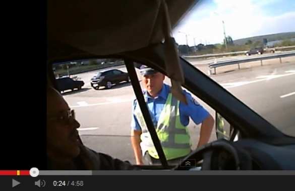 «Ты — сепарaтист!» — гаишник-бандеровец напал на донецкого пенсионера в Запорожье (видео) | Русская весна