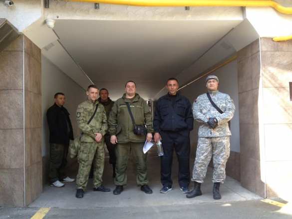 СРОЧНО: Генпрокуратуру Украины захватили люди в камуфляже (ФОТО+ВИДЕО) | Русская весна