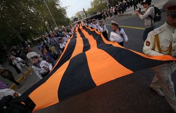 Zа наших — монумент «Героям битвы под Москвой» облачили в гигантскую георгиевскую ленту (ВИДЕО) | Русская весна