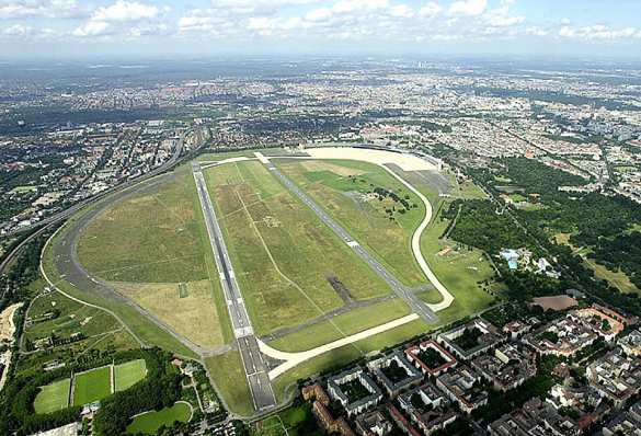 В Берлине разгораются споры вокруг лагеря беженцев на территории аэропорта Темпельхоф (ВИДЕО) | Русская весна
