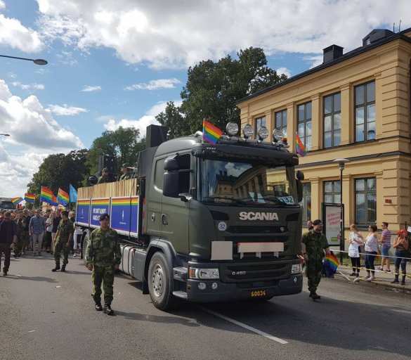 Конец Европы: на гей-парад в Швеции власти обязали выйти военных, полицейских и сотрудников МИД (ФОТО) | Русская весна