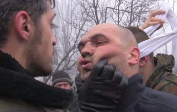 Съевший свои погоны «киборг» назвал Гиви «распиаренным киноактером» | Русская весна