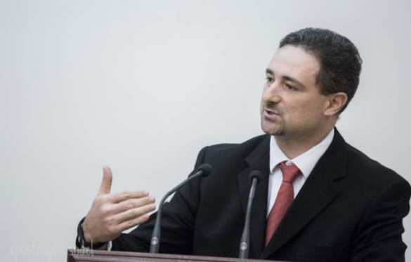 Глава Укрпочты, имеющий двойное гражданство, будет получать 333 тысячи гривен в месяц | Русская весна