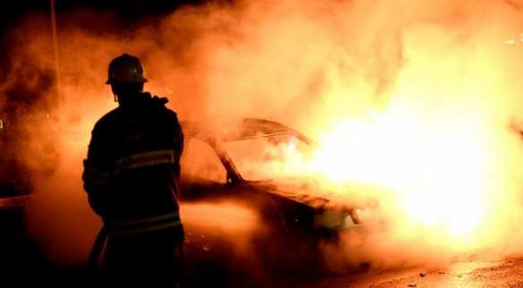 Люди в масках атаковали полицейских и сожгли десятки автомобилей в Швеции (ВИДЕО) | Русская весна
