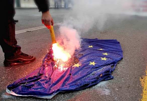 На шествии в Варшаве сожгли флаг ЕС (ВИДЕО) | Русская весна