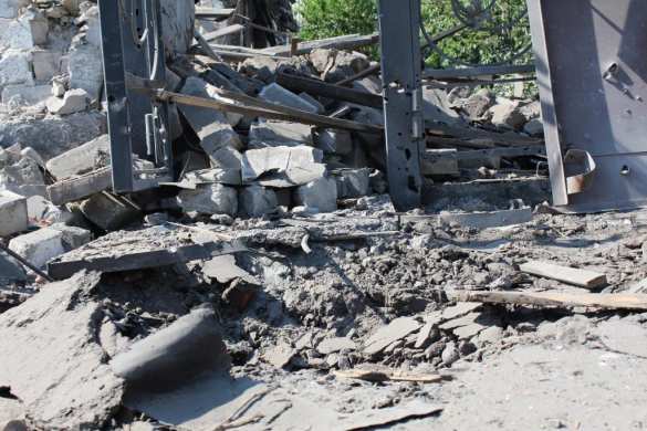 Перемирие по-украински: обстрелами ВСУ повреждены 4 дома, ранена 90-летняя бабушка | Русская весна