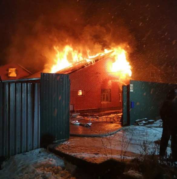 Люди живут в этом кошмаре каждый день: американский журналист показал разрушенный ударом дом (ВИДЕО) | Русская весна