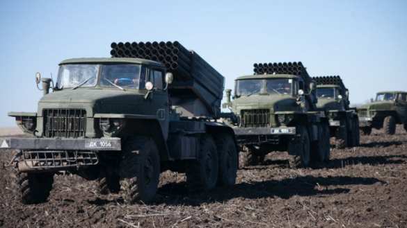 Киев перебрасывает к фронту тяжелую артиллерию, включая РСЗО, на трех направлениях, — разведка ДНР | Русская весна