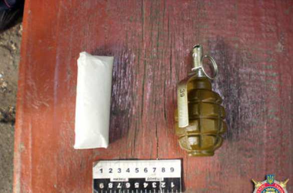 Украинская милиция задержала отдыхающего с гранатой, коноплёй и водкой | Русская весна