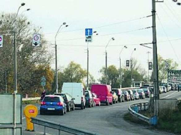 Из-за скандала с контрабандой на украинско-венгерской границе пятичасовые пробки | Русская весна