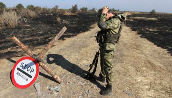 Российских пограничников забросали петардами с украинской стороны | Русская весна