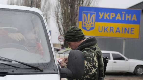 Киев устроит на майские праздники тотальный досмотр на границе с Крымом | Русская весна