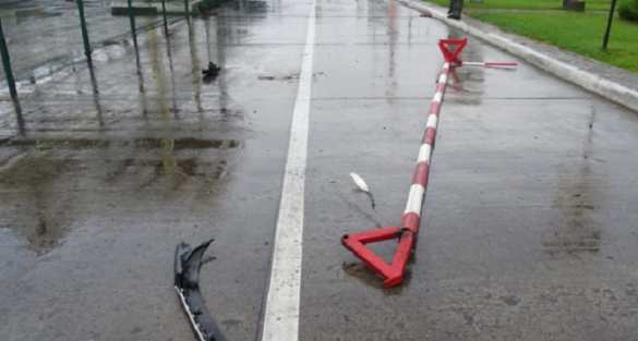 Сбивая шлагбаумы: Пьяный немец прорвался на Украину со стороны Польши (ВИДЕО) | Русская весна