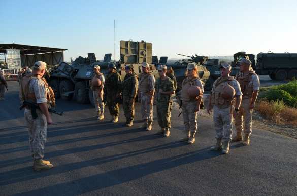 Сирия: Конвой Минобороны РФ был неожиданно встречен красивыми девушками, лезгинкой и баянистом — репортаж РВ (ФОТО, ВИДЕО) | Русская весна