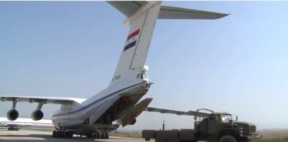  ВКС РФ и ВВС Сирии доставили 30 тонн гуманитарной помощи в осажденный Дэйр-эз-Зор (ВИДЕО) | Русская весна