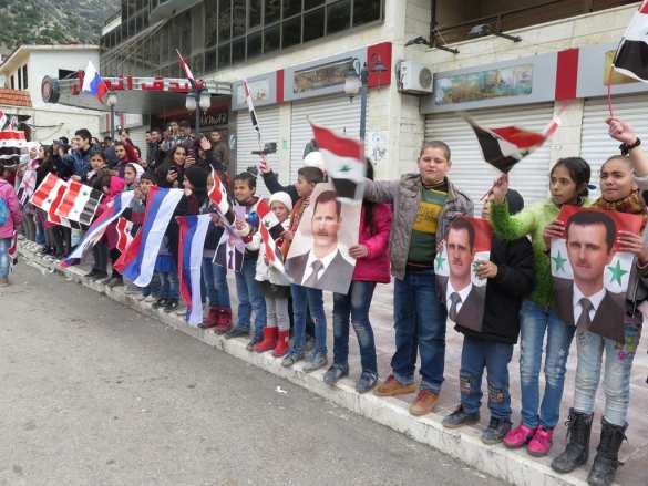 Гуманитарная операция в освобожденном от боевиков Кесабе: радость жителей, флаги России и САР, портреты Путина и Асада (+ВИДЕО, ФОТО) | Русская весна