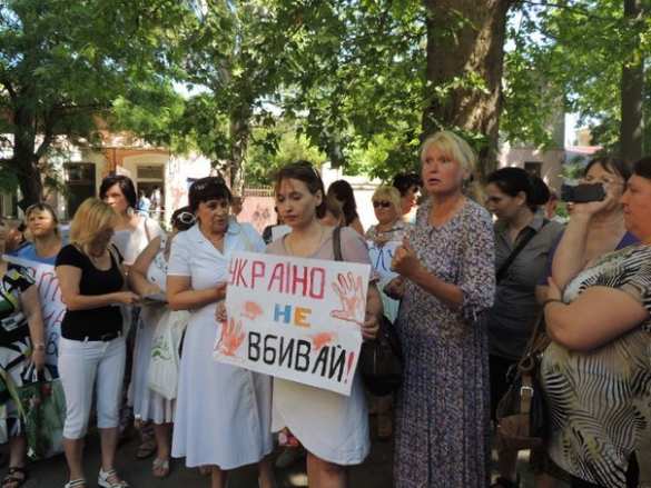 Женщины против хунты в Херсоне: матери и жены осадили военкомат | Русская весна