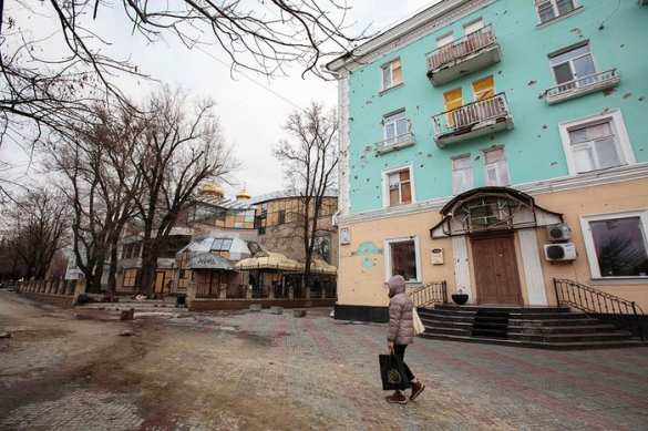 Украинские каратели обстреливают храм, где проходит пасхальная служба | Русская весна