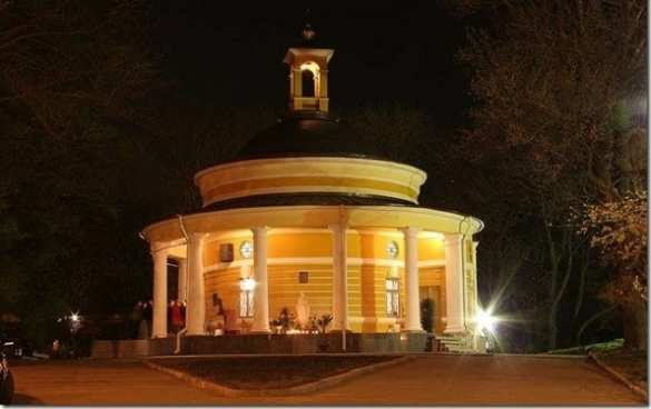 В Киеве неизвестный пытался поджечь греко-католический храм  | Русская весна