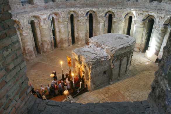 Легендарный камень, на котором произошло воскресение Христа, находится на русской земле, — мнение | Русская весна