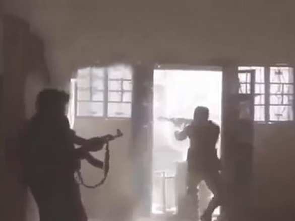 Как крысы в западне: боевики ИГИЛ мечутся в здании, загнанные «Хезболлой» (ВИДЕО) | Русская весна