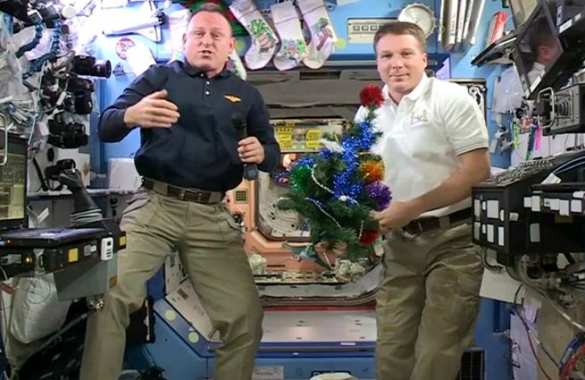 На выставке в Калуге покажут елочные игрушки с МКС и костюм Снегурочки космонавта Серовой | Русская весна