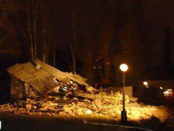 Ночью в Донецке гремели залпы и взрывы, пострадали дома, есть раненые | Русская весна