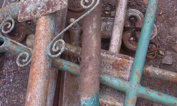 На Украине кресты с могил обменяли на водку (ФОТО) | Русская весна