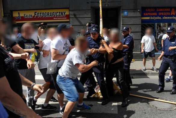 Депортация и запрет на въезд: массовые задержания украинцев начались в Польше (ФОТО) | Русская весна