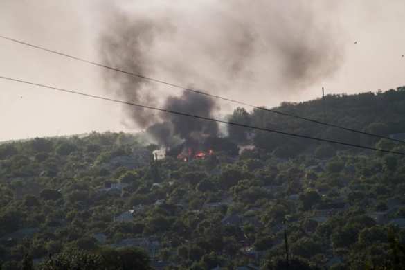 МОЛНИЯ: украинская артиллерия обстреляла Луганск, горит частный сектор, над городом авиация (фото, видео) | Русская весна