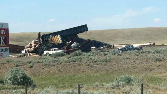 Крушение поезда с опасными химикатами в Канаде: население экстренно эвакуируют (ФОТО) | Русская весна