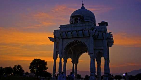 Боевики ИГИЛ напали на офис телеканала в столице Пакистана | Русская весна