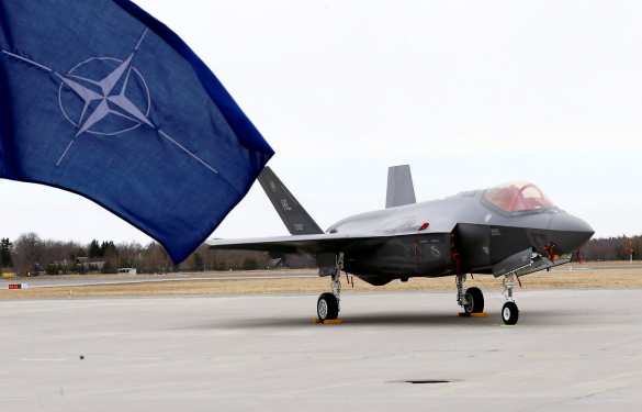 Столтенберг объяснил, почему НАТО не будет вводить бесполётную зону над Украиной | Русская весна