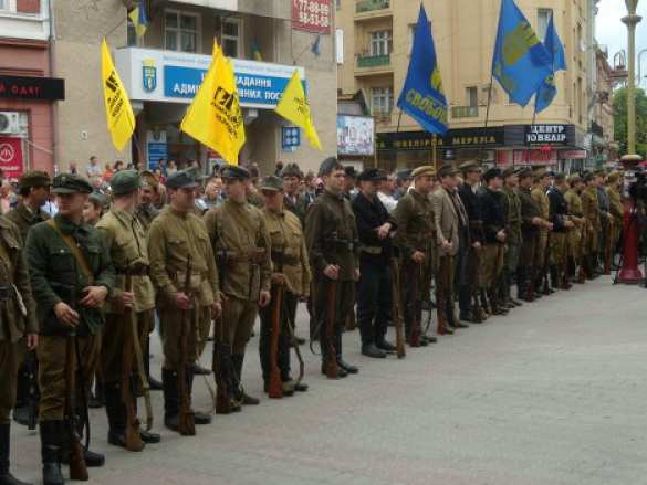В Ивано-Франковске открыли памятную доску боевику УПА | Русская весна