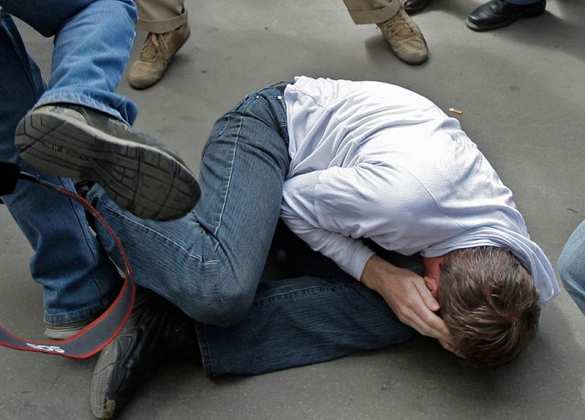 Самосуд в Запорожье: вора избивают, не вызывая полицию (ВИДЕО) | Русская весна