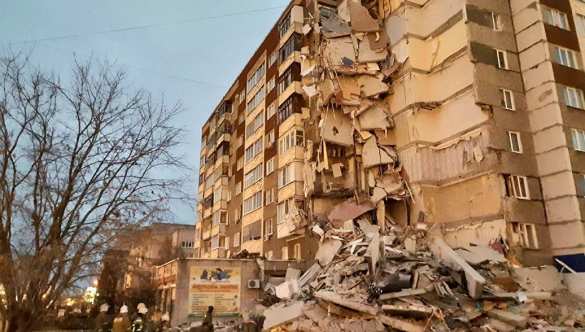 В ижевской 9-этажке обрушился подъезд, есть пострадавшие (ФОТО, ВИДЕО)  | Русская весна