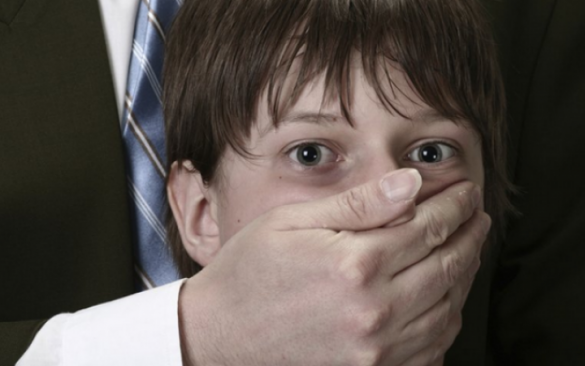 В США усыновленный ребенок из России 9 лет был секс-рабом у приемных родителей | Русская весна