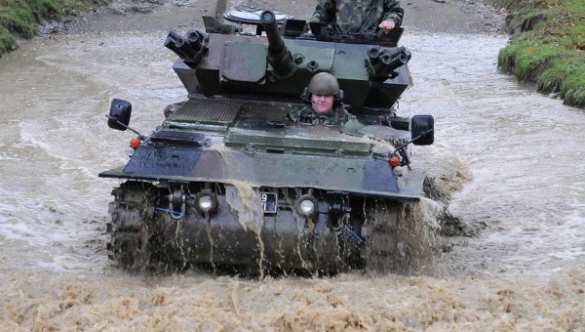 Британец «спонтанно» купил бронетранспортер на онлайн-аукционе | Русская весна