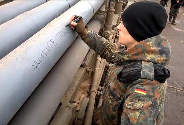 Каратели пишут на ракетах «Ураган»: «Сдохните, твари!» (ВИДЕО) | Русская весна