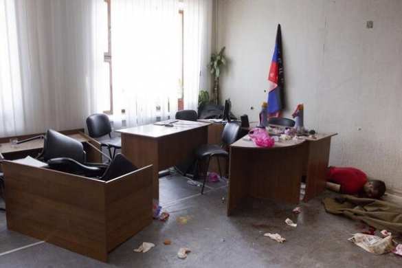 Как нацисты убивали безоружных людей в Торезе (видео) Как нацисты убивали безоружных людей в Торезе (видео) | Русская весна